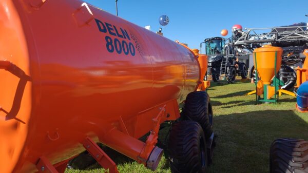 DISTRIBUIDOR DE ESTERCO LIQUIDO DELN 8000 INCOMAGRI
