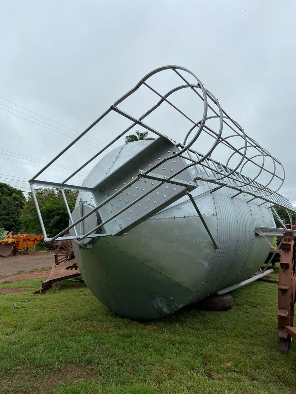 SILO RAÇÃO 20 TONELADAS GSI – Messias Agronegócios – Equipamentos ...