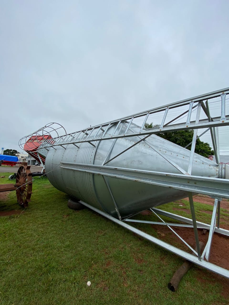 SILO RAÇÃO 20 TONELADAS GSI – Messias Agronegócios – Equipamentos ...