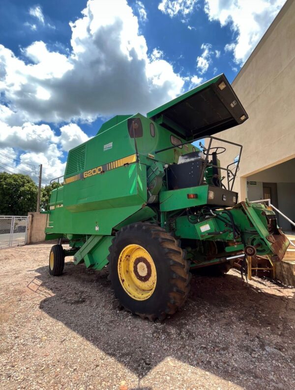 Colhedoura 6200 John Deere com 2 plataformas