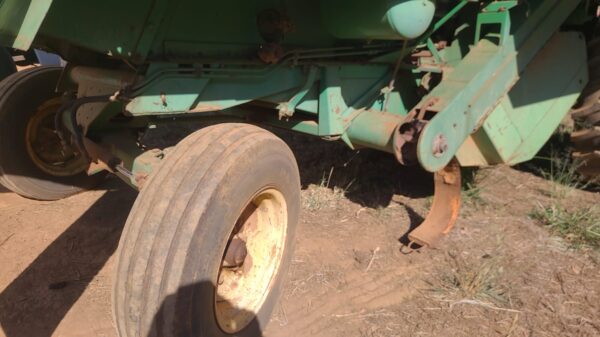Colhedoura 6200 John Deere com 2 plataformas - Image 11